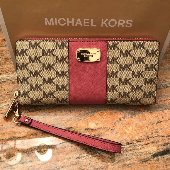 MICHAEL Michael Kors Handbags - 🆕🌷Michael Kors center stripe wallet🌷